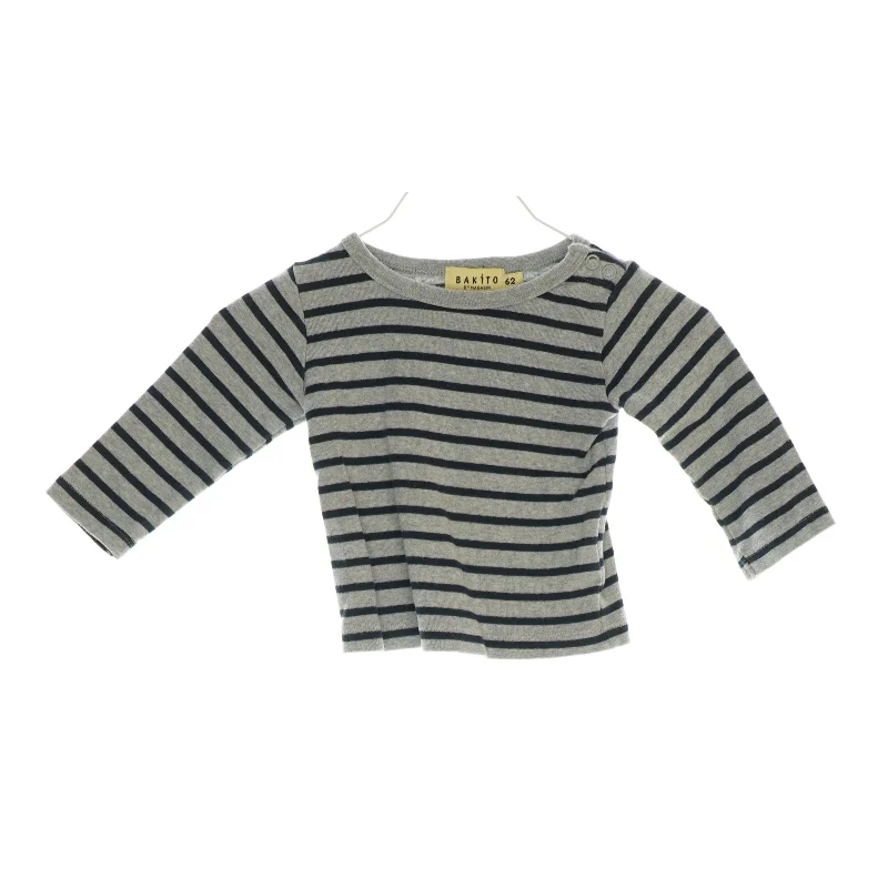 Bluse fra Bakito (str. 62)