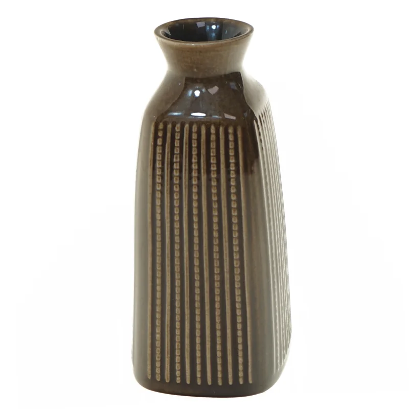 Keramisk vase med rillemønster (str. 17 cm)