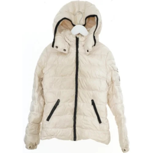 Moncler. Lysebrun vindjakke med hætte fra Moncler (str. 140)