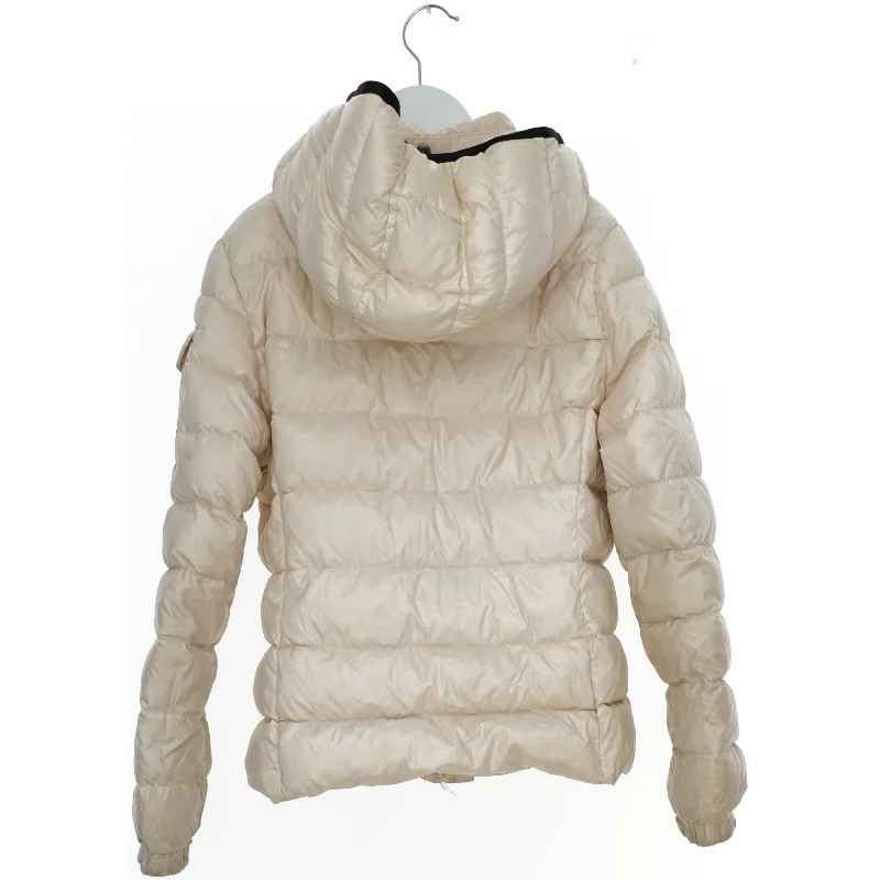 Moncler. Lysebrun vindjakke med hætte fra Moncler (str. 140)