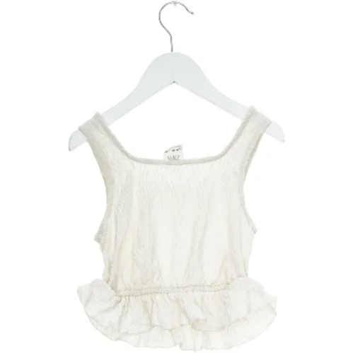 Hvid top med flæser fra Zara (str. 140)