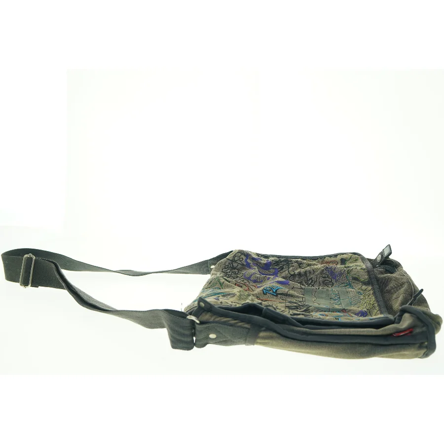 Graffiti-mønstret skuldertaske (str. 33 x 30 x 9 cm)