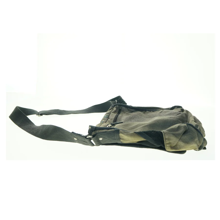 Graffiti-mønstret skuldertaske (str. 33 x 30 x 9 cm)