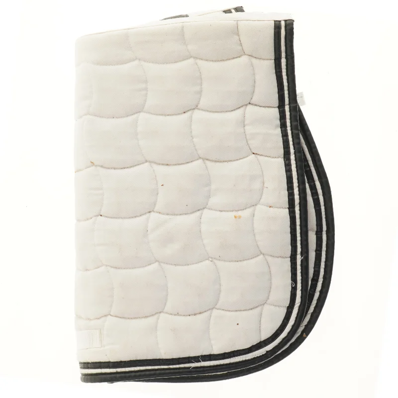 Hvid sadelunderlag fra Harcour (str. 67x100 cm)