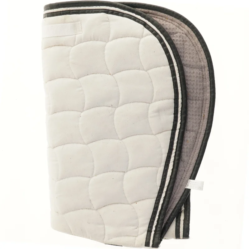 Hvid sadelunderlag fra Harcour (str. 67x100 cm)