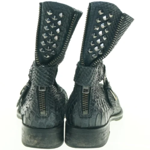 Sorte støvler i slangeskindsmønster fra Billi Bi (str. 38)