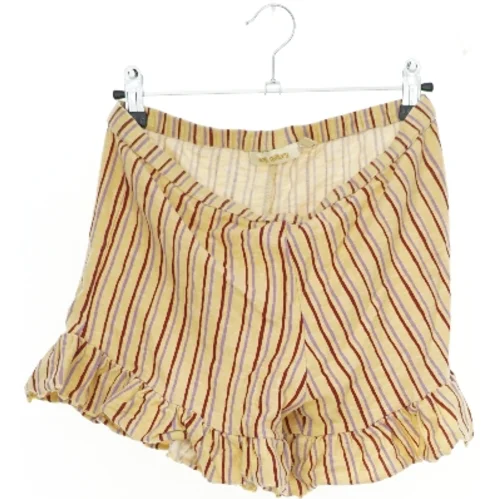 Stribet shorts med flæser fra Soft Gallery  (str. 164)