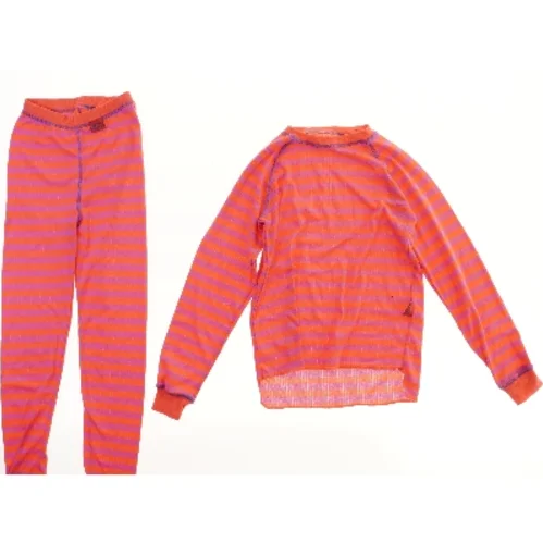 Skiundertøj. Stribet sæt med bluse og bukser fra Alpine (str. 152)