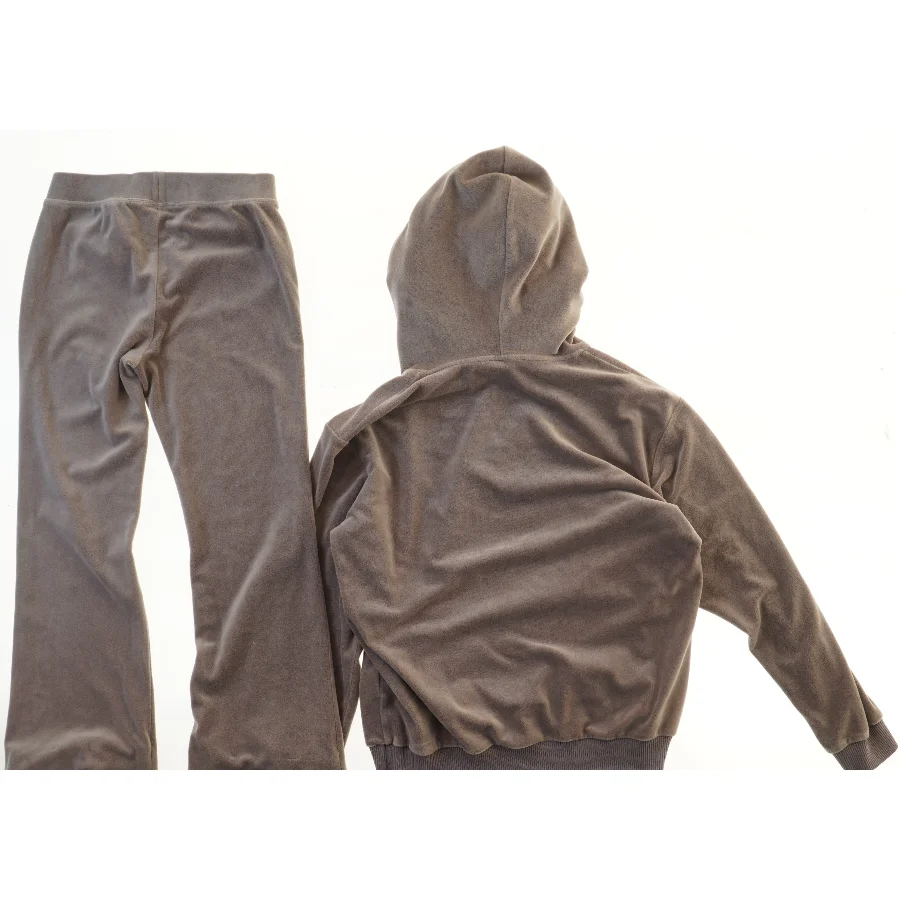 Grå joggingsæt med hættetrøje (str. M)