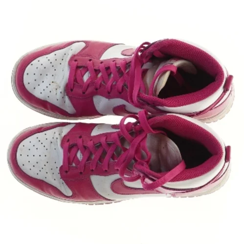 Nike basketball sko, str. 39 fra Nike (str. 39 )