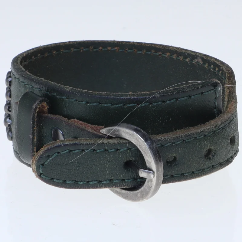 Læderarmbånd med nitter (str. Ø 9 cm)