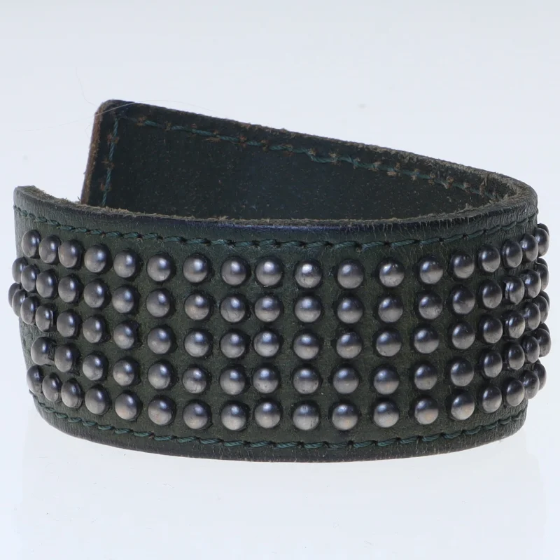 Læderarmbånd med nitter (str. Ø 9 cm)