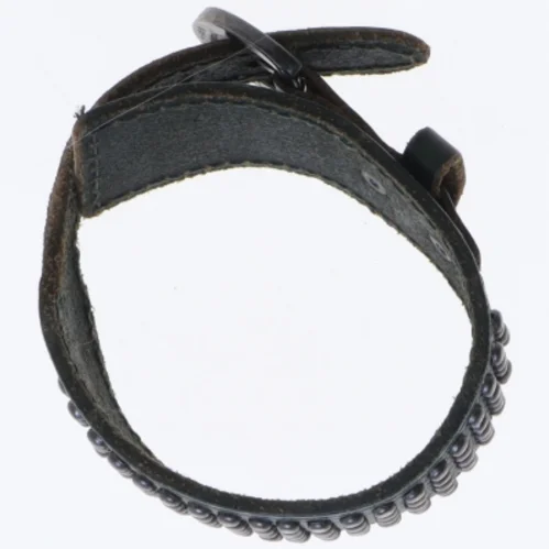 Læderarmbånd med nitter (str. Ø 9 cm)