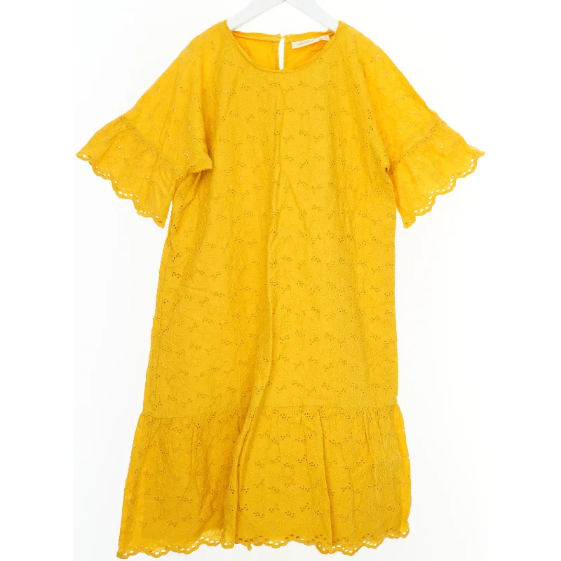 Soft Gallery. Gul kjole med broderi og flæseærmer fra Soft Gallery  (str. 164)