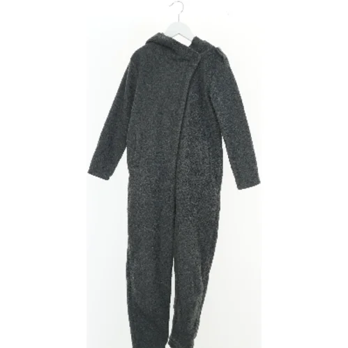 Heldragt i fleece fra Karmameju (str. 116)