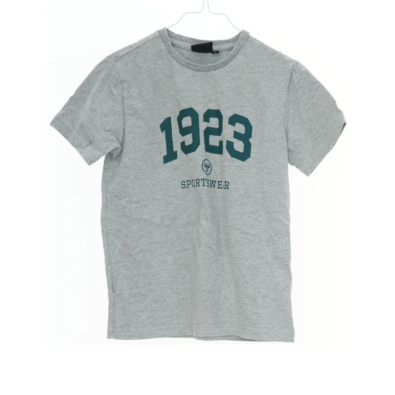 T-shirt med 1923 Sportswear design fra Hummel (str. 128)