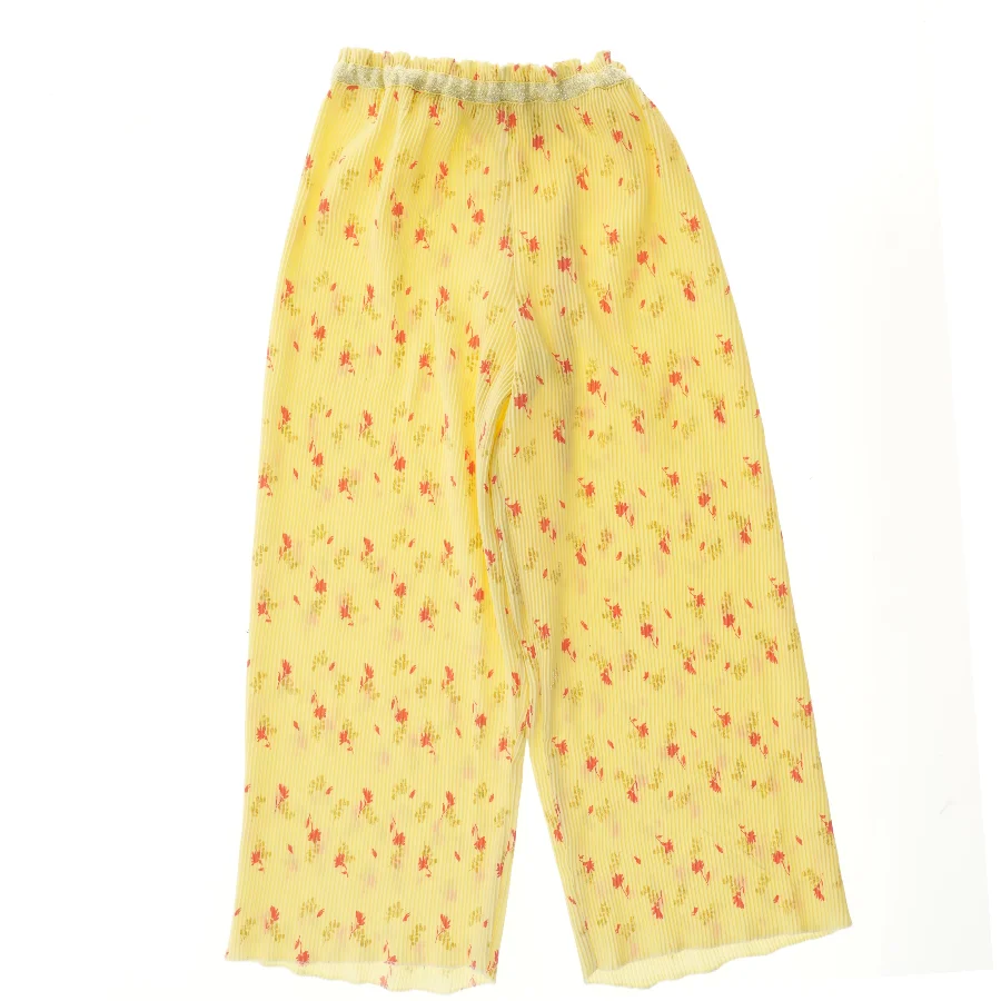 Bukser med blomsterprint (str. 140)