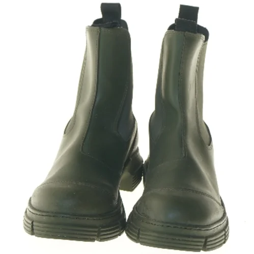 Ganni. Nypris 2600kr. Grønne støvler, størrelse 41 fra Ganni (str. 41 )