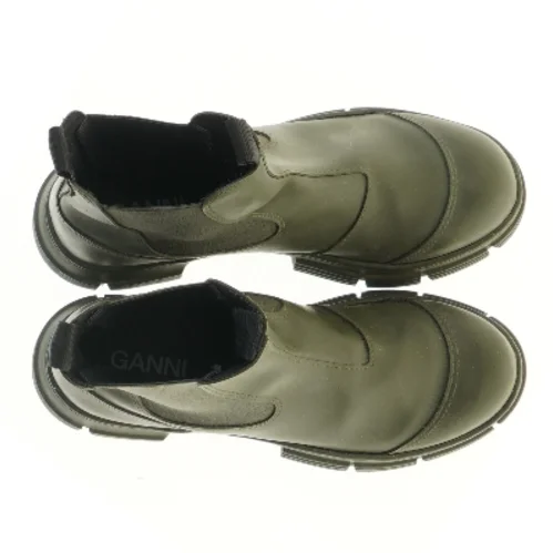 Ganni. Nypris 2600kr. Grønne støvler, størrelse 41 fra Ganni (str. 41 )