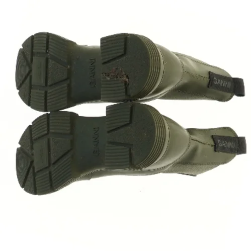 Ganni. Nypris 2600kr. Grønne støvler, størrelse 41 fra Ganni (str. 41 )