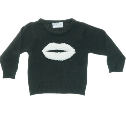 Sort strik sweater med mønster fra By Clara (str. 36 x, 30 cm ærme, 24,5 cm)