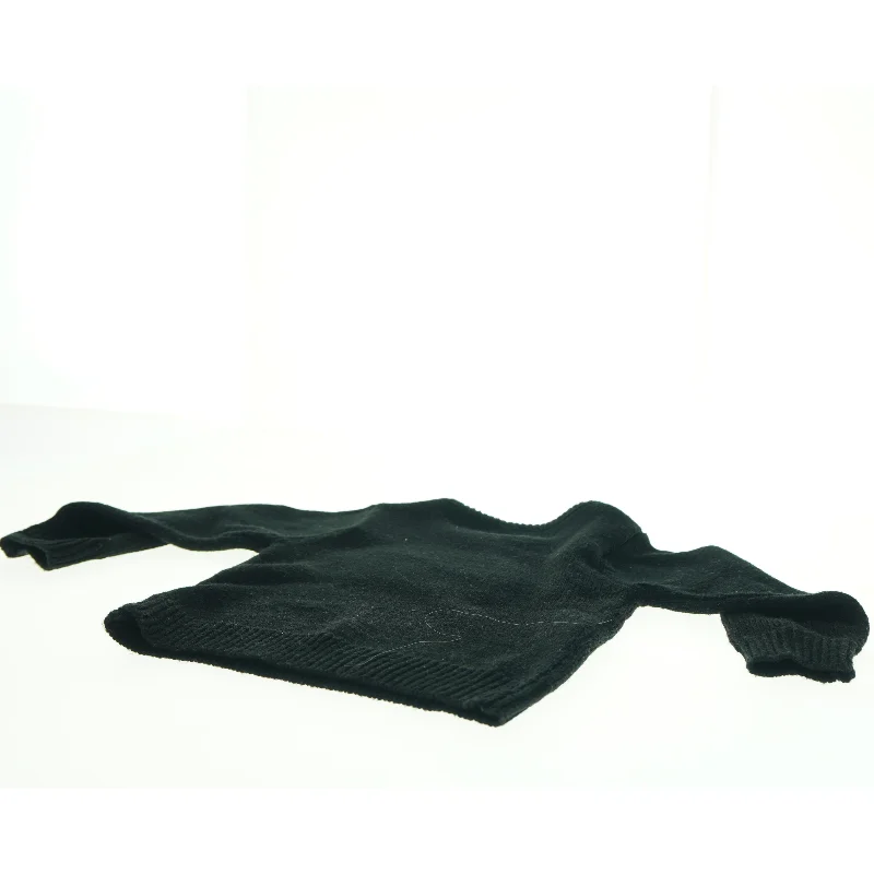 Sort strik sweater med mønster fra By Clara (str. 36 x, 30 cm ærme, 24,5 cm)