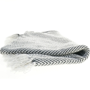 Stribet tæppe med frynser fra Netto (str. 128 x 113 cm)