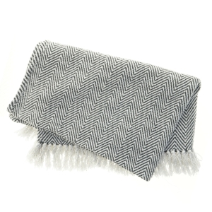 Stribet tæppe med frynser fra Netto (str. 128 x 113 cm)