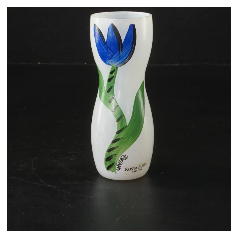 Kosta Boda vase med blomstermotiv (str. 12 cm) fra Kosta Boda