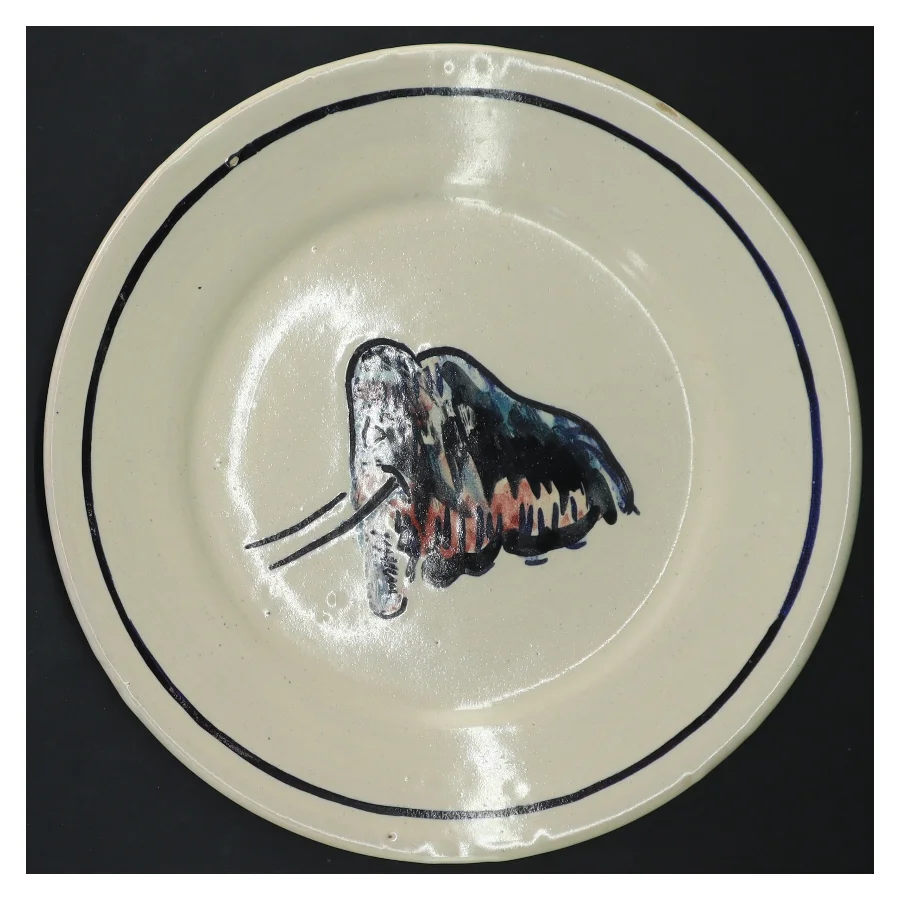 Dekorativ tallerken med kunstnerisk motiv (str. Ø 23 cm)