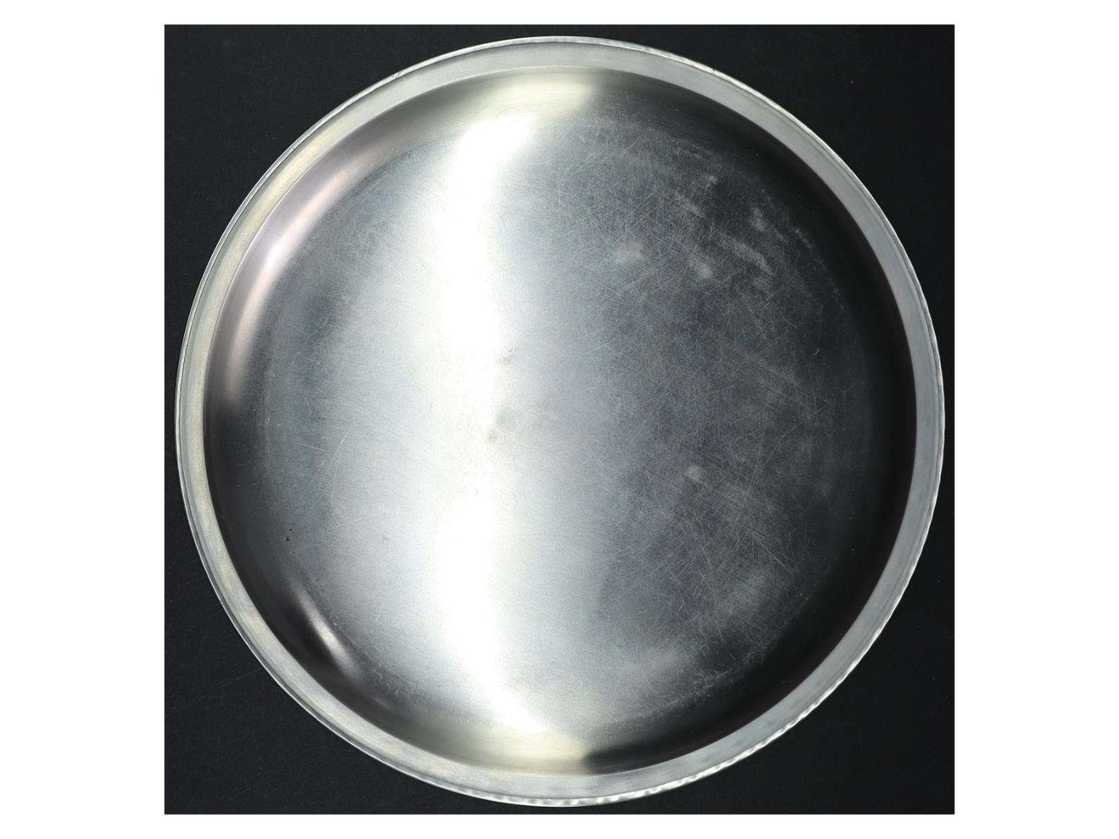 Rundt metalbakke (str. 28 cm)