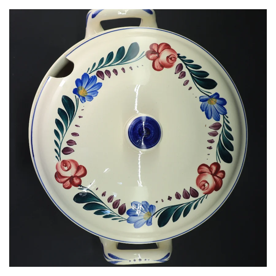 To keramikserveringer med låg fra U&C (str. ø 26 cm, og ø 22 cm cm)