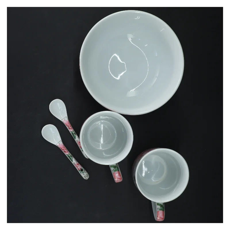 Keramik sæt med blomstertryk (str. Ø 15 cm)