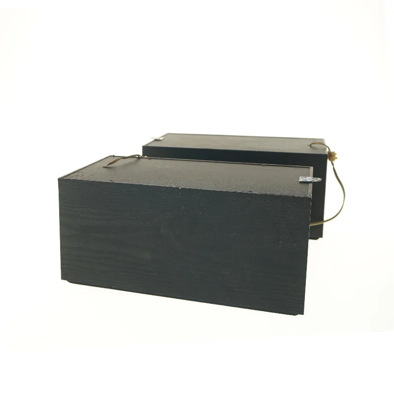 Sorte højtalere med kabler (str. 38x22x18 cm)