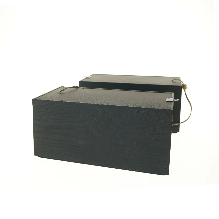 Sorte højtalere med kabler (str. 38x22x18 cm)