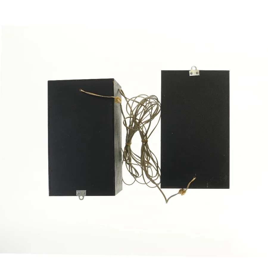 Sorte højtalere med kabler (str. 38x22x18 cm)