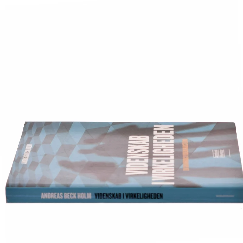 Videnskab i virkeligheden : en grundbog i videnskabsteori af Andreas Beck Holm (Bog)