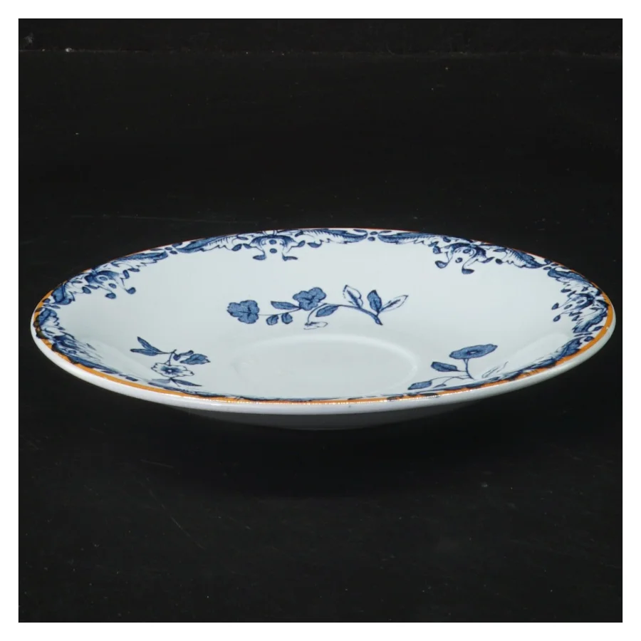 Porcelænstallerken med blåt mønster (str. Ø 15 cm)