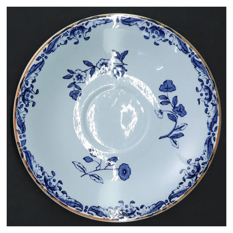 Porcelænstallerken med blåt mønster (str. Ø 15 cm)