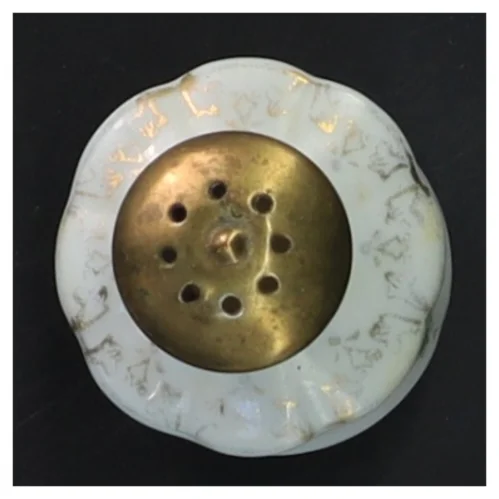 Peberbøsse i porcelæn med blomster (str. 6 cm)