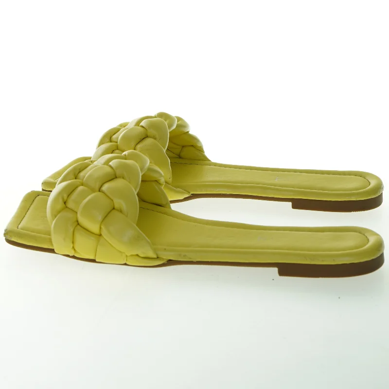 Gule flettede sandaler (str. 39 )