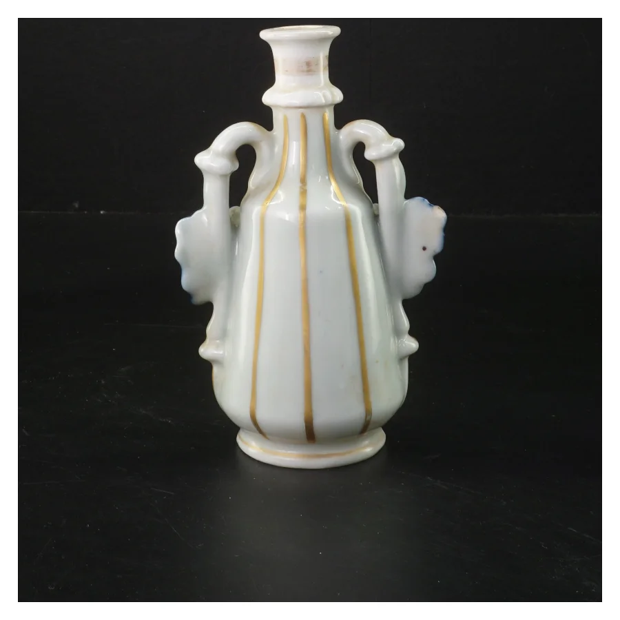 Porcelænsvase med udsmykning (str. 16 cm)