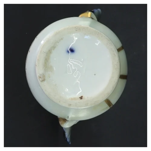 Porcelænsvase med udsmykning (str. 16 cm)