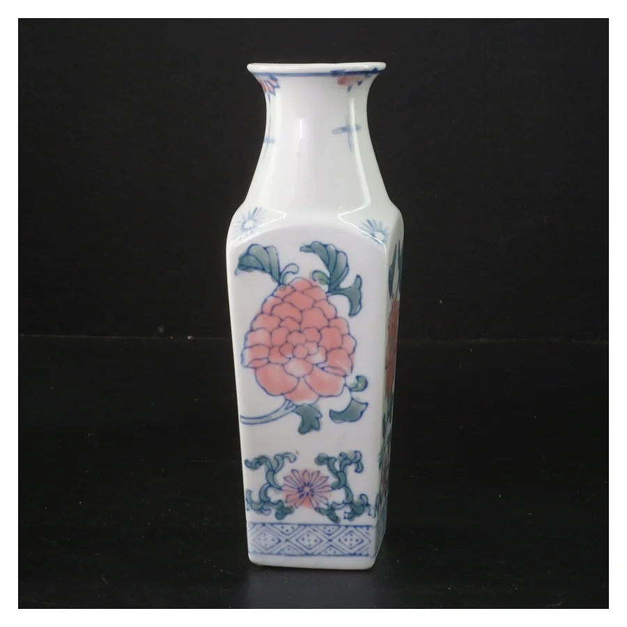 Kinesisk dekoreret vase (str. 18 cm)