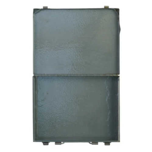 Lille grå metalkuffert (str. 23 x 17 x 4 cm)