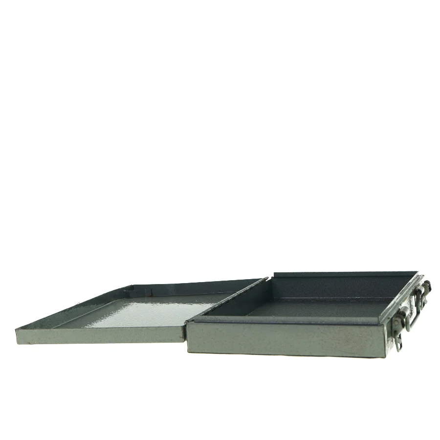 Lille grå metalkuffert (str. 23 x 17 x 4 cm)