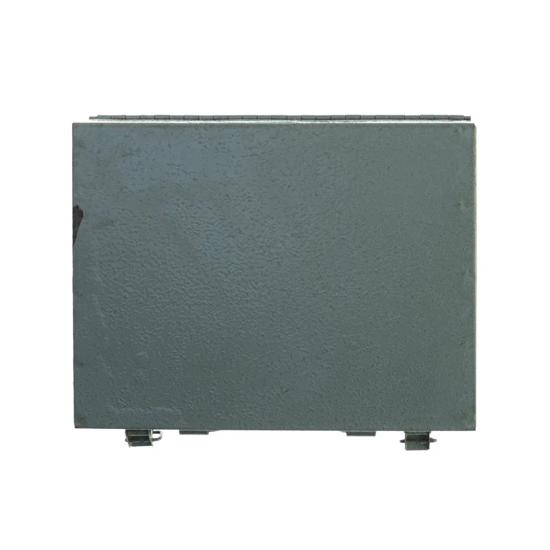 Lille grå metalkuffert (str. 23 x 17 x 4 cm)