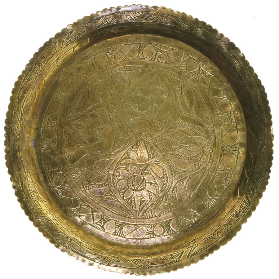 Messingfad med indgraveret mønster (str. Ø 23 cm)