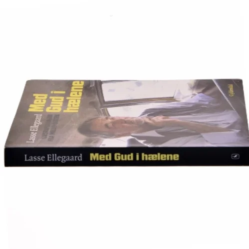Med Gud i hælene : livsreportager fra Mellemøsten af Lasse Ellegaard (Bog)