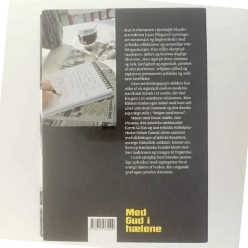 Med Gud i hælene : livsreportager fra Mellemøsten af Lasse Ellegaard (Bog)